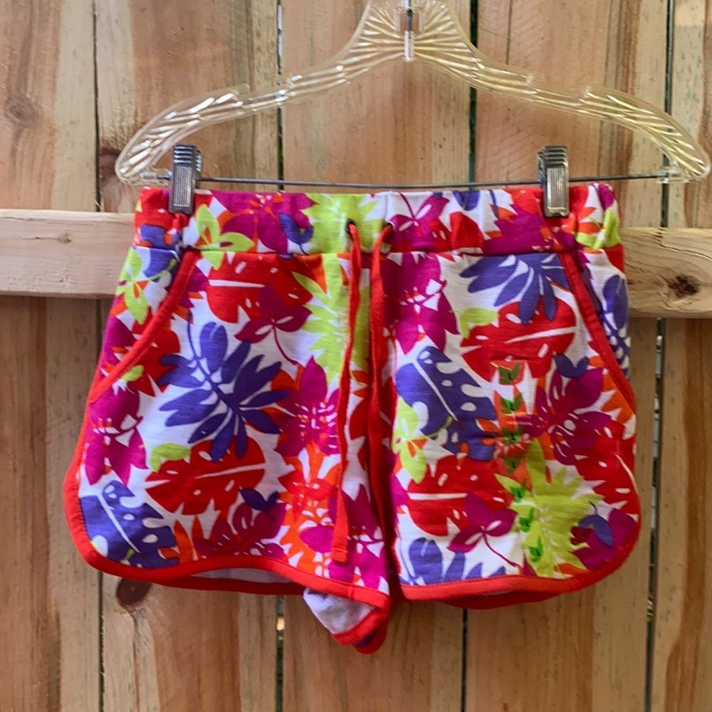 Dream out loud floral shorts sz. L NWT